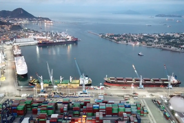 Puerto mexicano de Manzanillo registra baja de 2,9% en movimiento de carga
