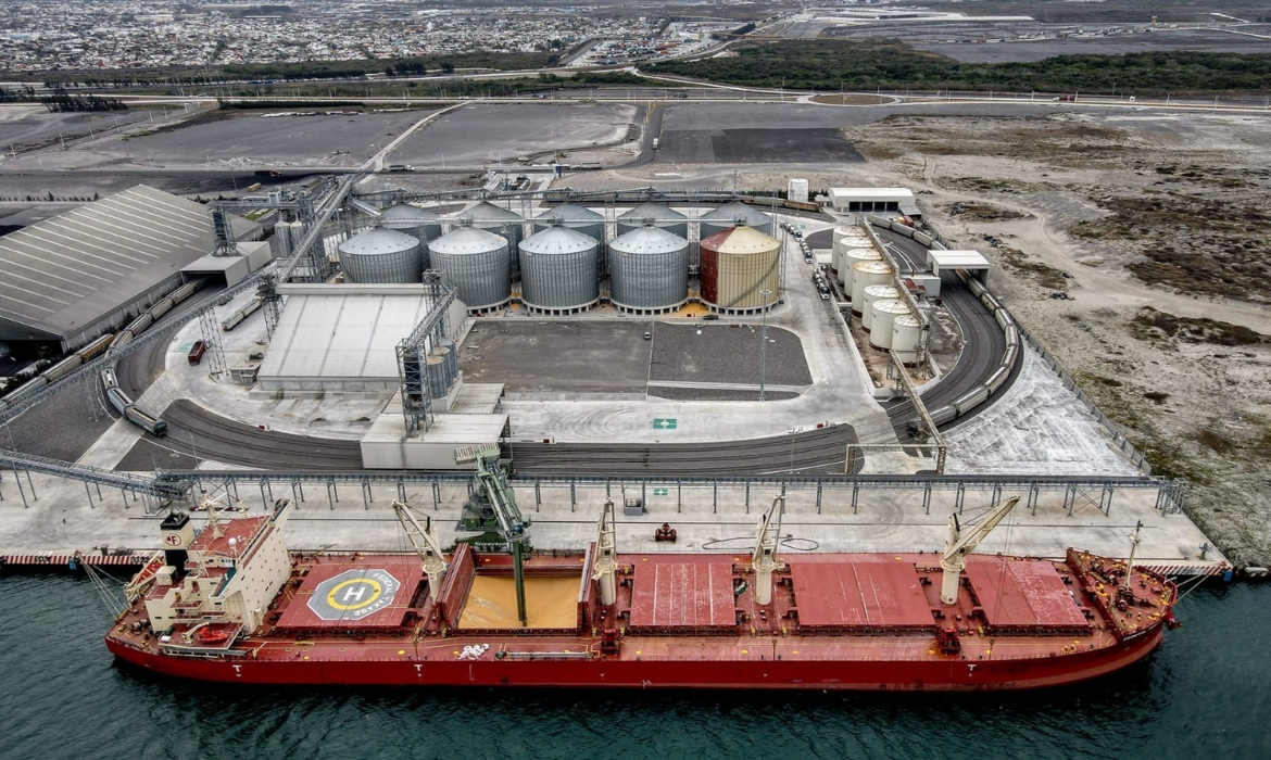 PETRA invierte en eficiencia logística de granel agrícola en puerto de Veracruz