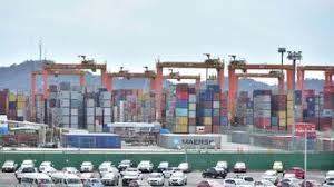 Trabajadores de la Aduana Marítima bloquean ingreso al puerto de Manzanillo está mañana