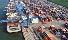 Movimiento de contenedores liga segundo periodo con contracción