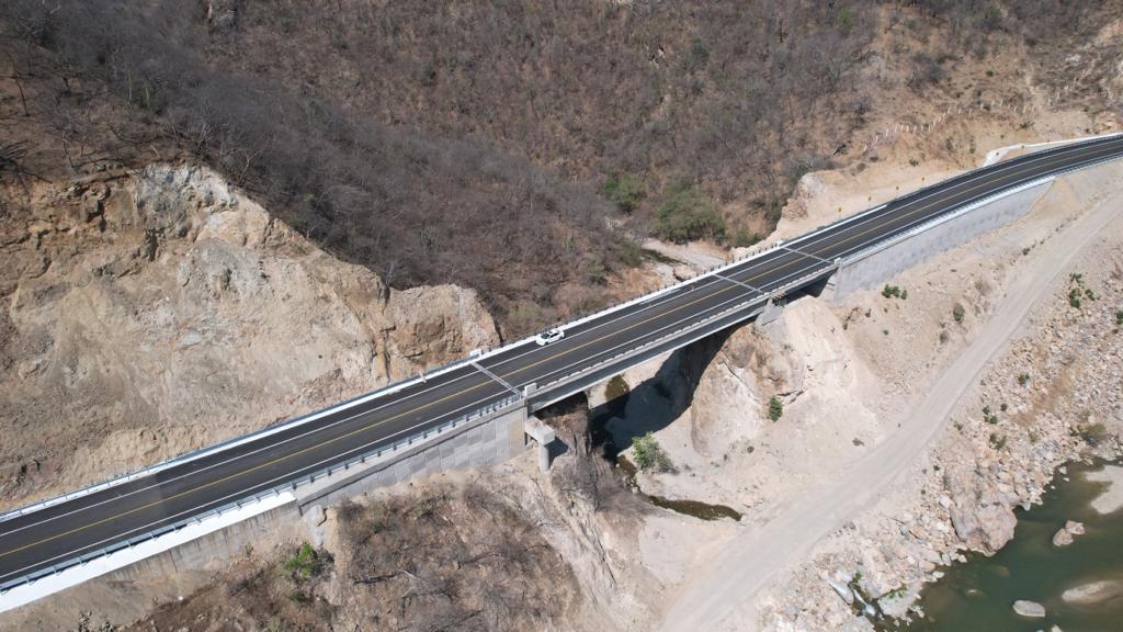 Avanza construcción de autopista Mitla-Entronque Tehuantepec II, en Oaxaca