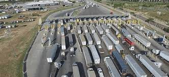 Cruces de camiones de carga en la frontera México Texas crecerá por lo menos 3.2% al año