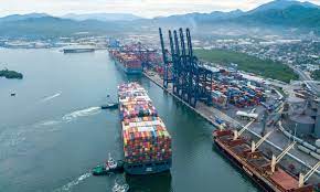 Supera Manzanillo 17 millones de toneladas de carga en el primer semestre