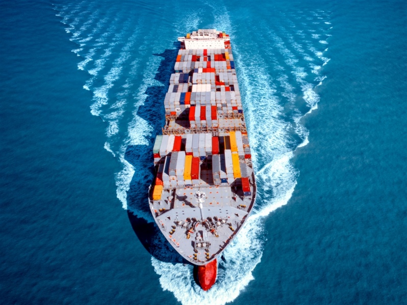 Líneas navieras y el dilema del mercado spot y el de contratos a largo plazo